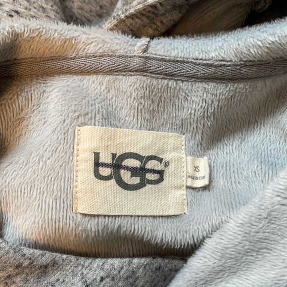 Warm cozy UGG sweatshirt - Picture 3 of 5